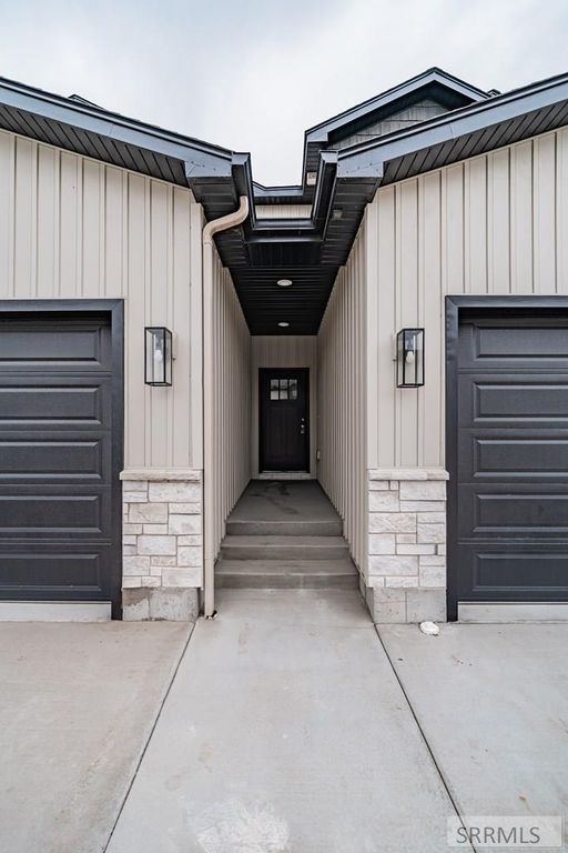 Image 7 of property listing at 3034 Kalani Court, Ammon, ID 83406