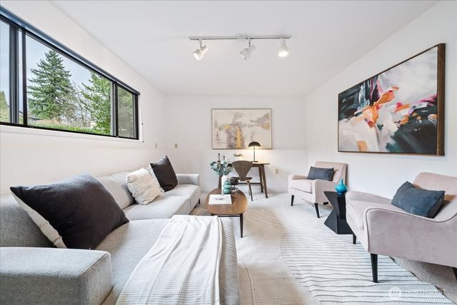 10901 NE 151st Street, Bothell, WA 98011