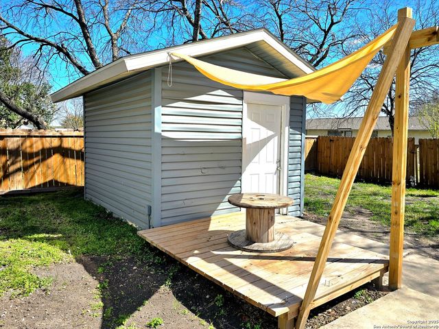 5894 Castle Run, San Antonio, TX 78218