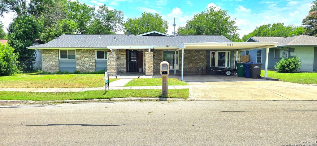 5894 Castle Run, San Antonio, TX 78218