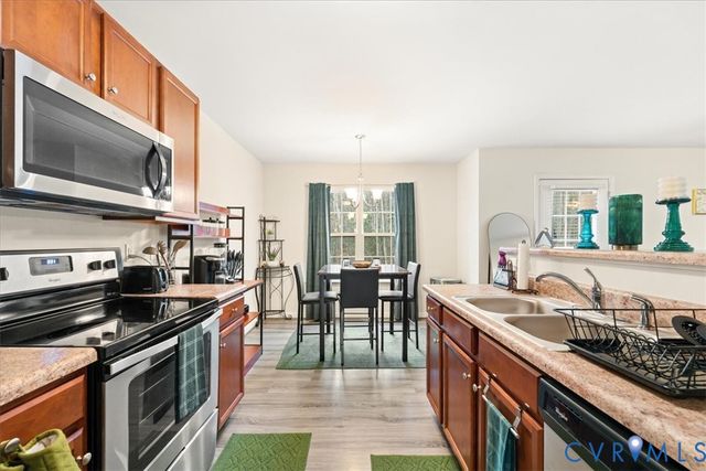 4307 Twisted Oak Dr, Colonial Heights, VA 23834