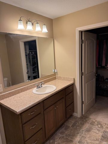 1967 Abbey Court, Huntington, IN 46750