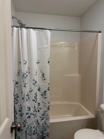 1967 Abbey Court, Huntington, IN 46750