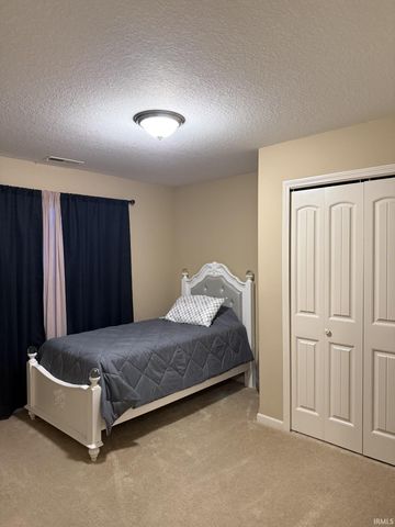 1967 Abbey Court, Huntington, IN 46750