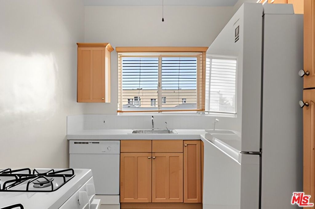 1520 Hauser Boulevard, Los Angeles, CA 90019 — photo 4