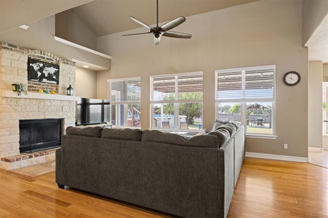 208 Dawn DR, Liberty Hill, TX 78642