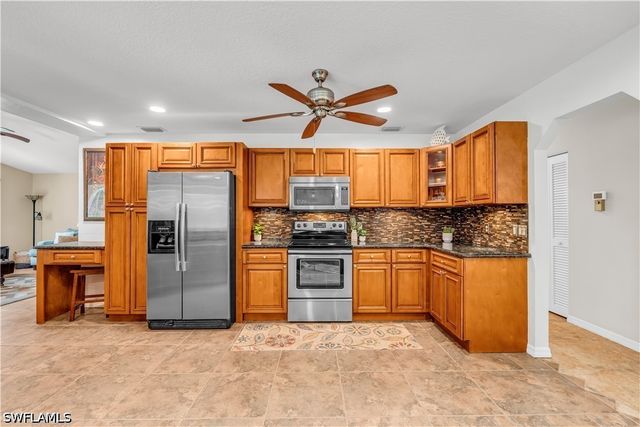 19217 Abhenry CIR, Port Charlotte, FL 33948