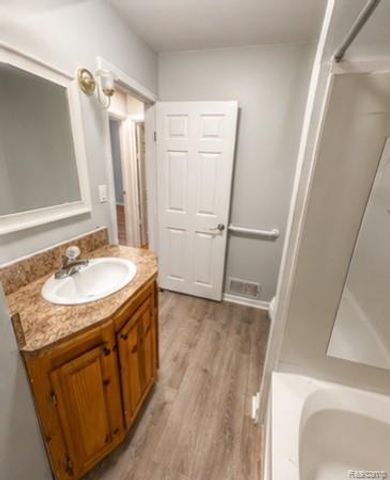 19394 Seminole, Redford Charter Township, MI 48240
