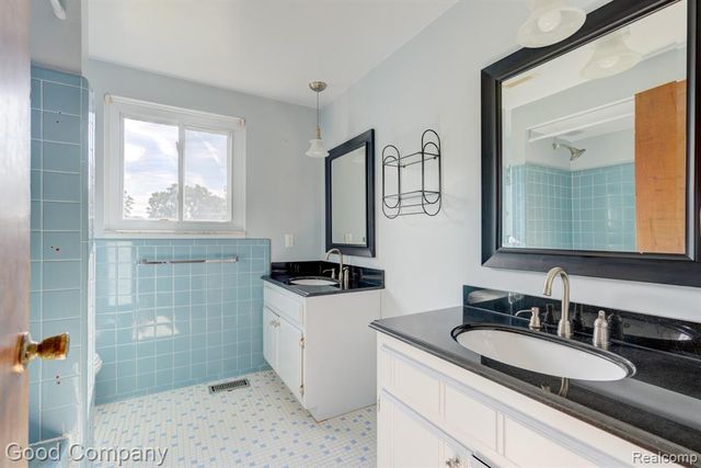 53625 Shelby Road, Utica, MI 48316