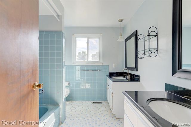 53625 Shelby Road, Utica, MI 48316