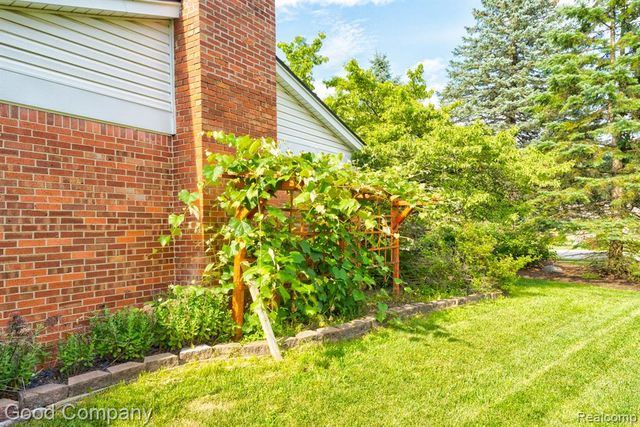 53625 Shelby Road, Utica, MI 48316