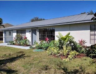 841 NW Riverside Dr, Port St. Lucie, FL 34983