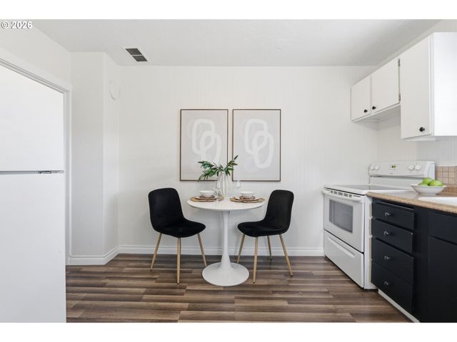 7930 Se OVERLAND St, Milwaukie, OR 97222