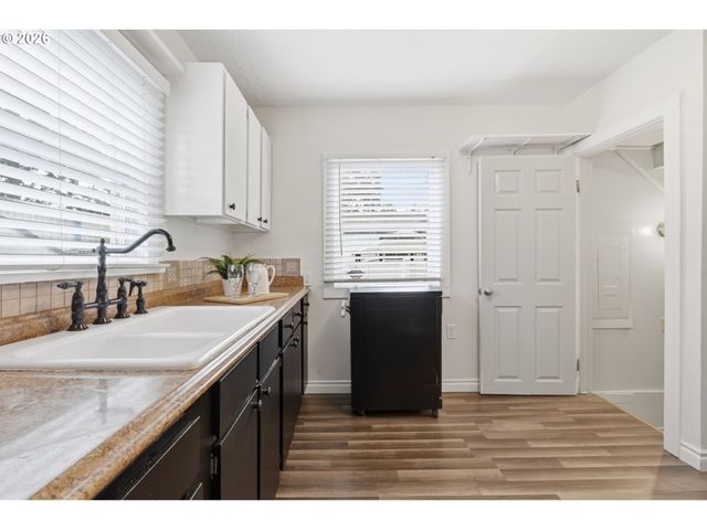 7930 Se OVERLAND St, Milwaukie, OR 97222