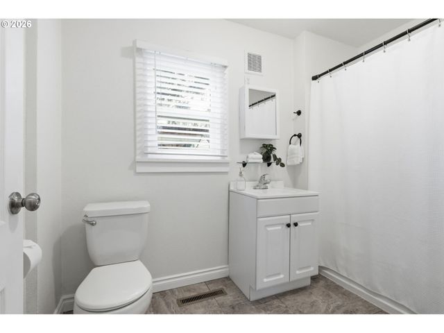 7930 Se OVERLAND St, Milwaukie, OR 97222