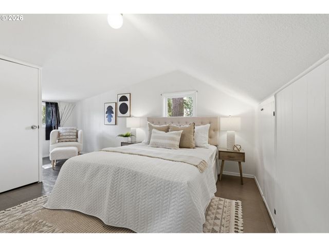 7930 Se OVERLAND St, Milwaukie, OR 97222