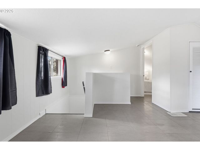 7930 Se OVERLAND St, Milwaukie, OR 97222