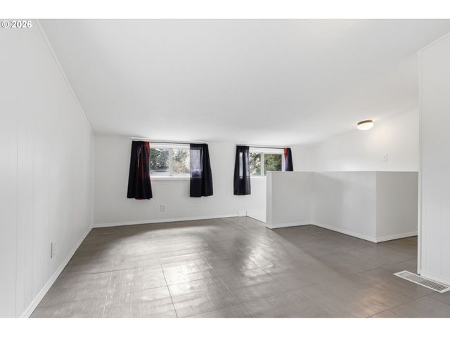 7930 Se OVERLAND St, Milwaukie, OR 97222