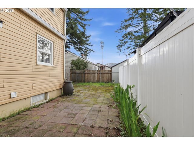 7930 Se OVERLAND St, Milwaukie, OR 97222