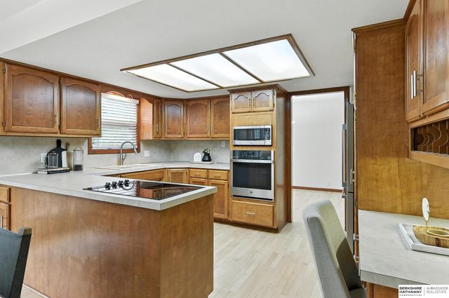 16557 Elm Street, Omaha, NE 68130