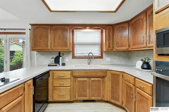 16557 Elm Street, Omaha, NE 68130