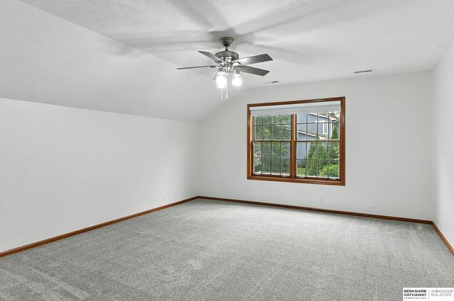 16557 Elm Street, Omaha, NE 68130