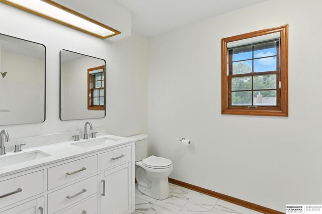 16557 Elm Street, Omaha, NE 68130