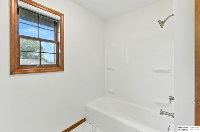 16557 Elm Street, Omaha, NE 68130