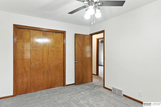 16557 Elm Street, Omaha, NE 68130