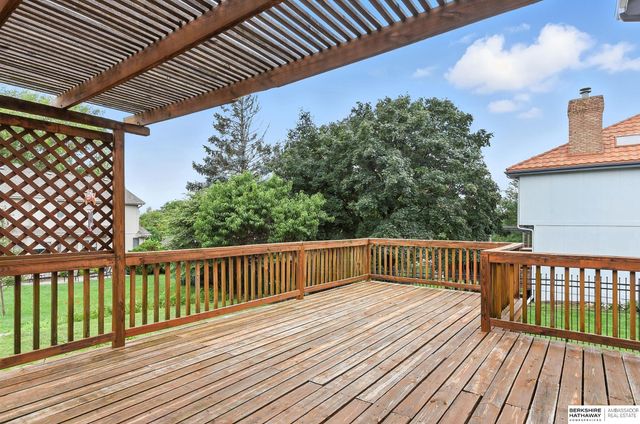 16557 Elm Street, Omaha, NE 68130