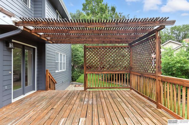 16557 Elm Street, Omaha, NE 68130