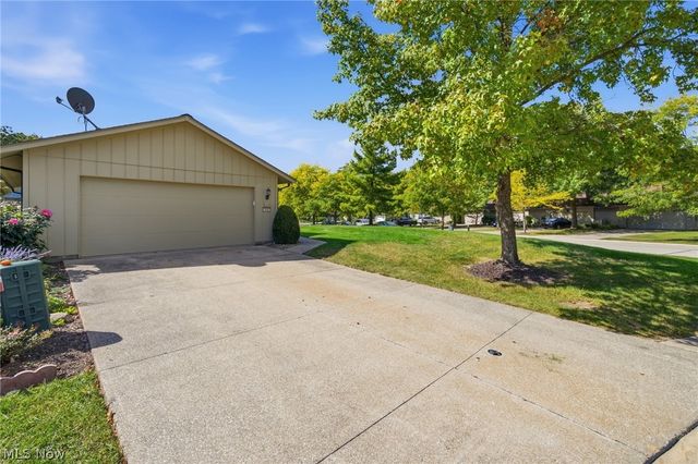 19407 Co Moor Boulevard, Strongsville, OH 44149