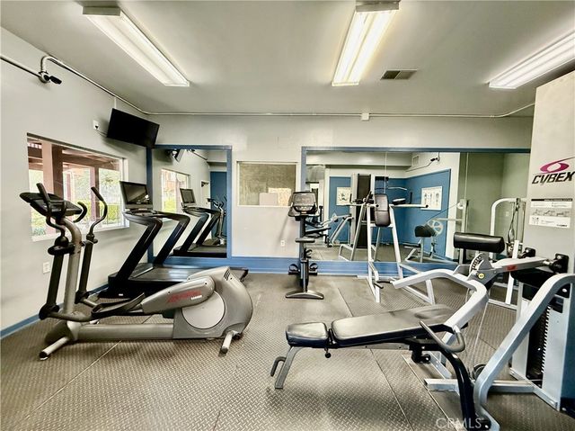 1000 W MacArthur 46, Santa Ana, CA 92707