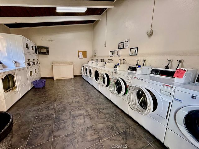 1000 W MacArthur 46, Santa Ana, CA 92707