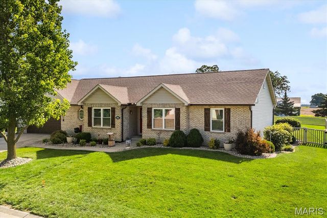 4916 Granite Drive, Smithton, IL 62285