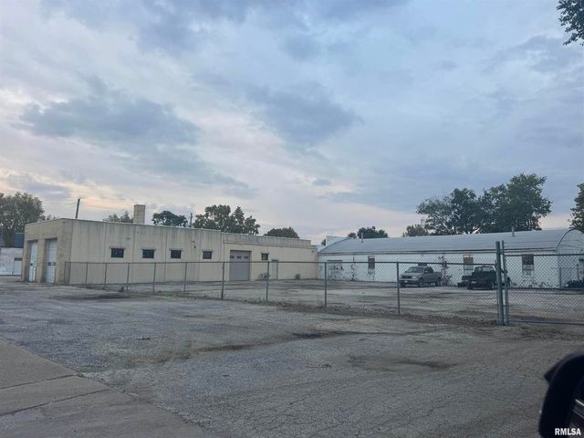 400 9TH Street, Rock Island, IL 61201