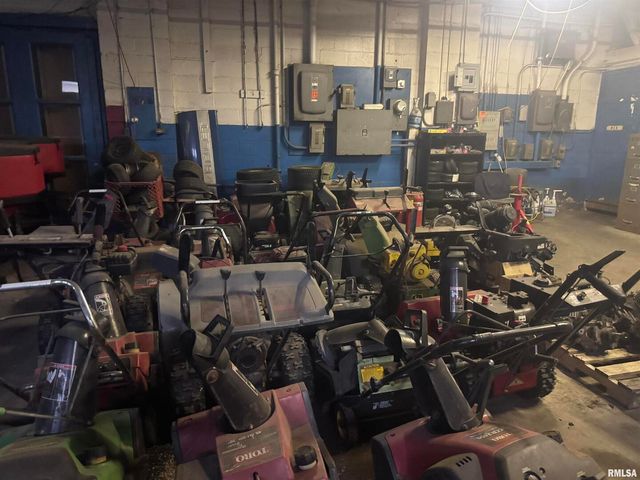 400 9TH Street, Rock Island, IL 61201