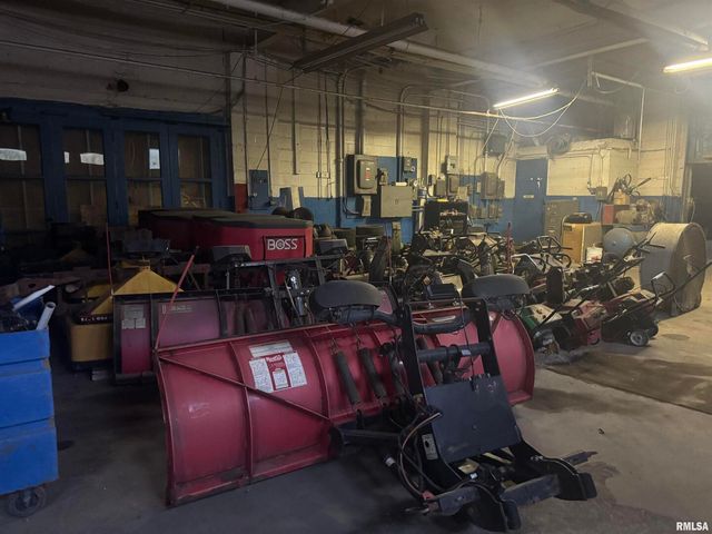 400 9TH Street, Rock Island, IL 61201