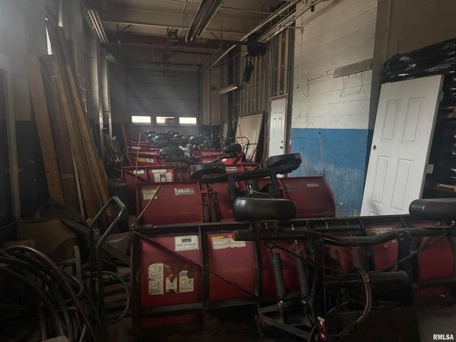 400 9TH Street, Rock Island, IL 61201