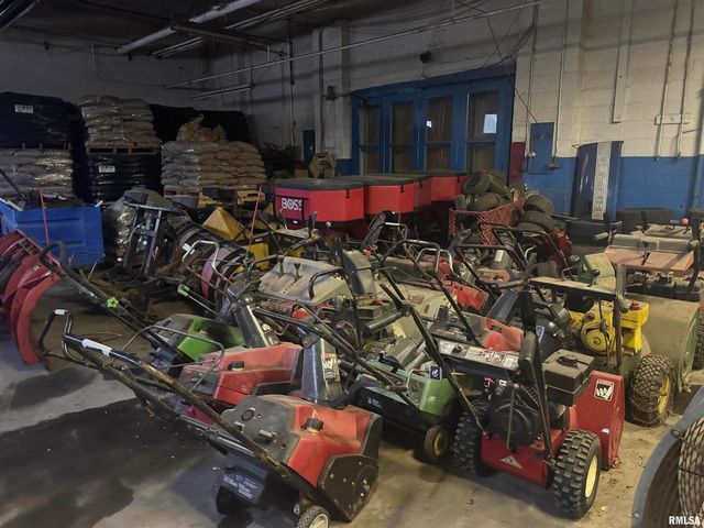 400 9TH Street, Rock Island, IL 61201