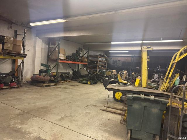 400 9TH Street, Rock Island, IL 61201