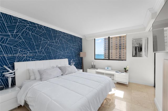 520 Brickell Key Dr A1207, Miami, FL 33131