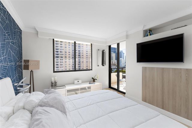 520 Brickell Key Dr A1207, Miami, FL 33131