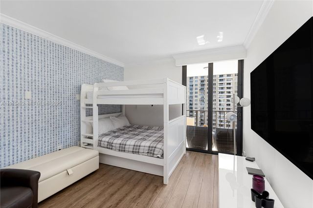 520 Brickell Key Dr A1207, Miami, FL 33131