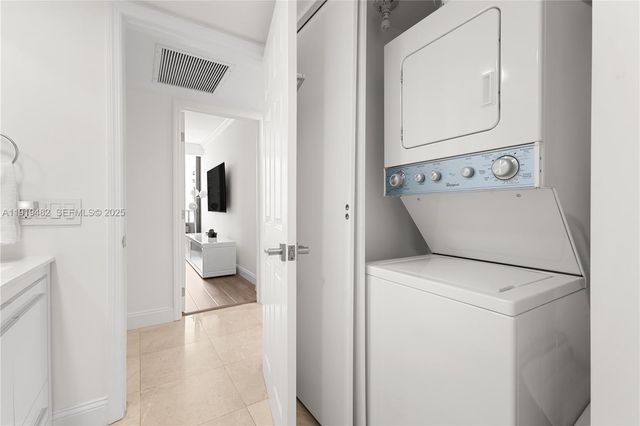 520 Brickell Key Dr A1207, Miami, FL 33131