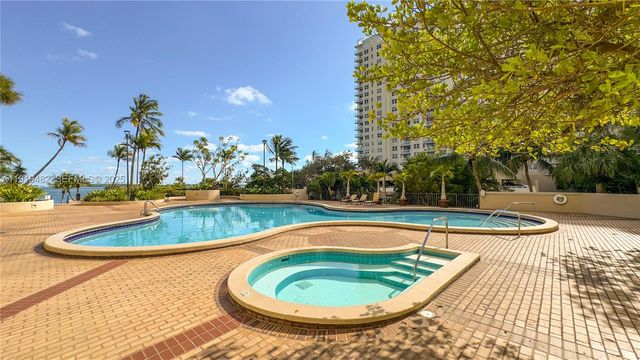 520 Brickell Key Dr A1207, Miami, FL 33131