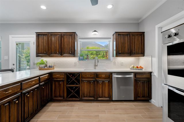 5835 Mapleshade Lane, Dallas, TX 75252