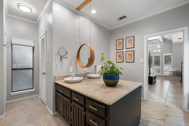 5835 Mapleshade Lane, Dallas, TX 75252