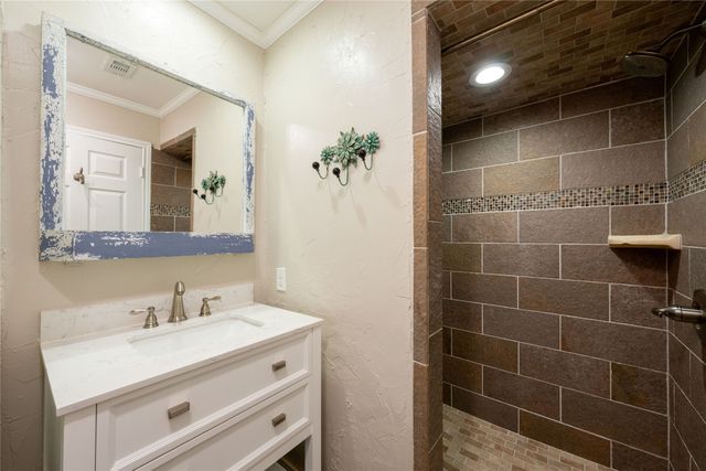 5835 Mapleshade Lane, Dallas, TX 75252