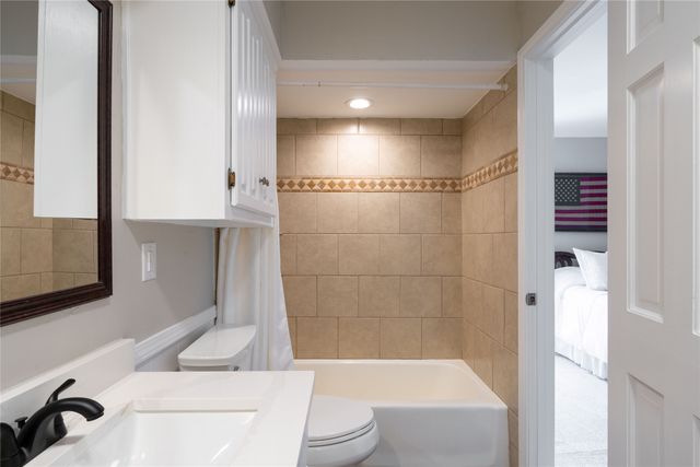 5835 Mapleshade Lane, Dallas, TX 75252